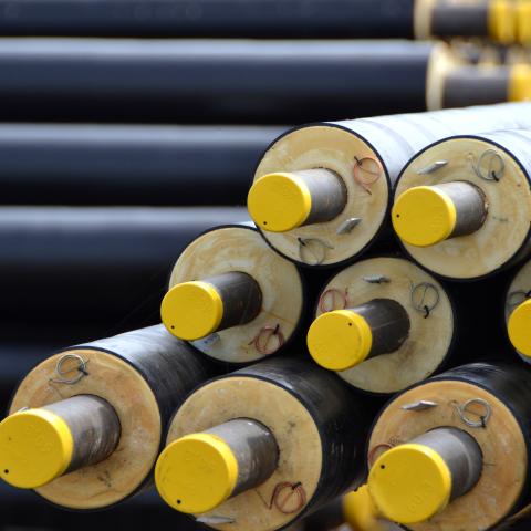 foto buizen van een warmtenet